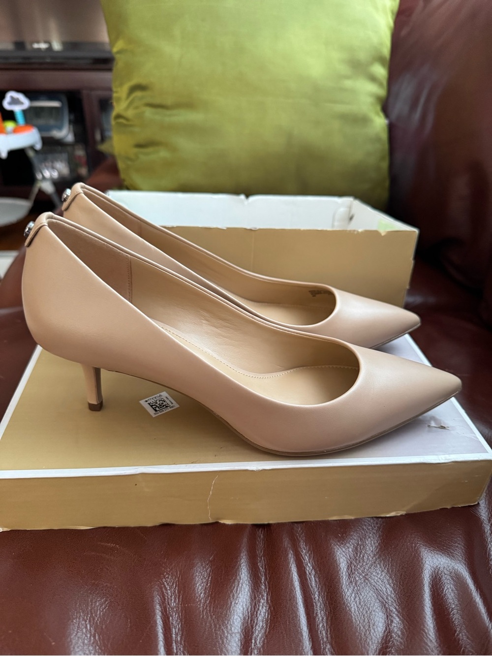 Michael kors beige kitten heels